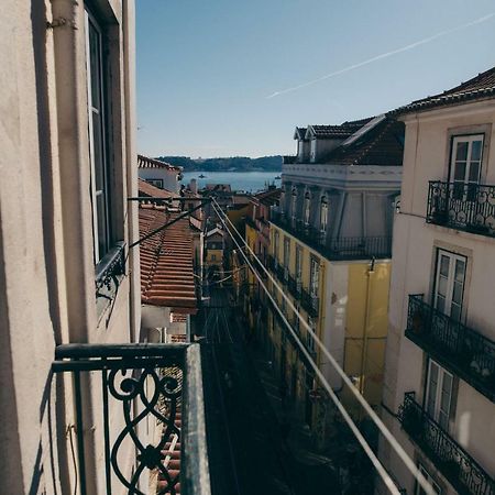 The Blue House - Bica Yellow Tram Lisbon Luaran gambar