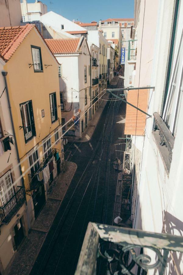 The Blue House - Bica Yellow Tram Lisbon Luaran gambar